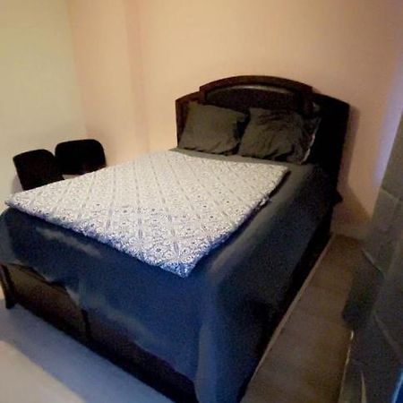 Private Double Bed Room Only With Balcony In Apartment Rotterdam Buitenkant foto
