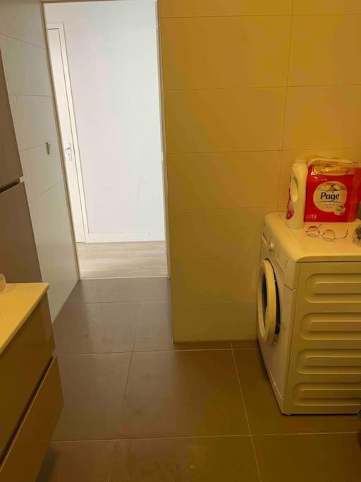 Private Double Bed Room Only With Balcony In Apartment Rotterdam Buitenkant foto