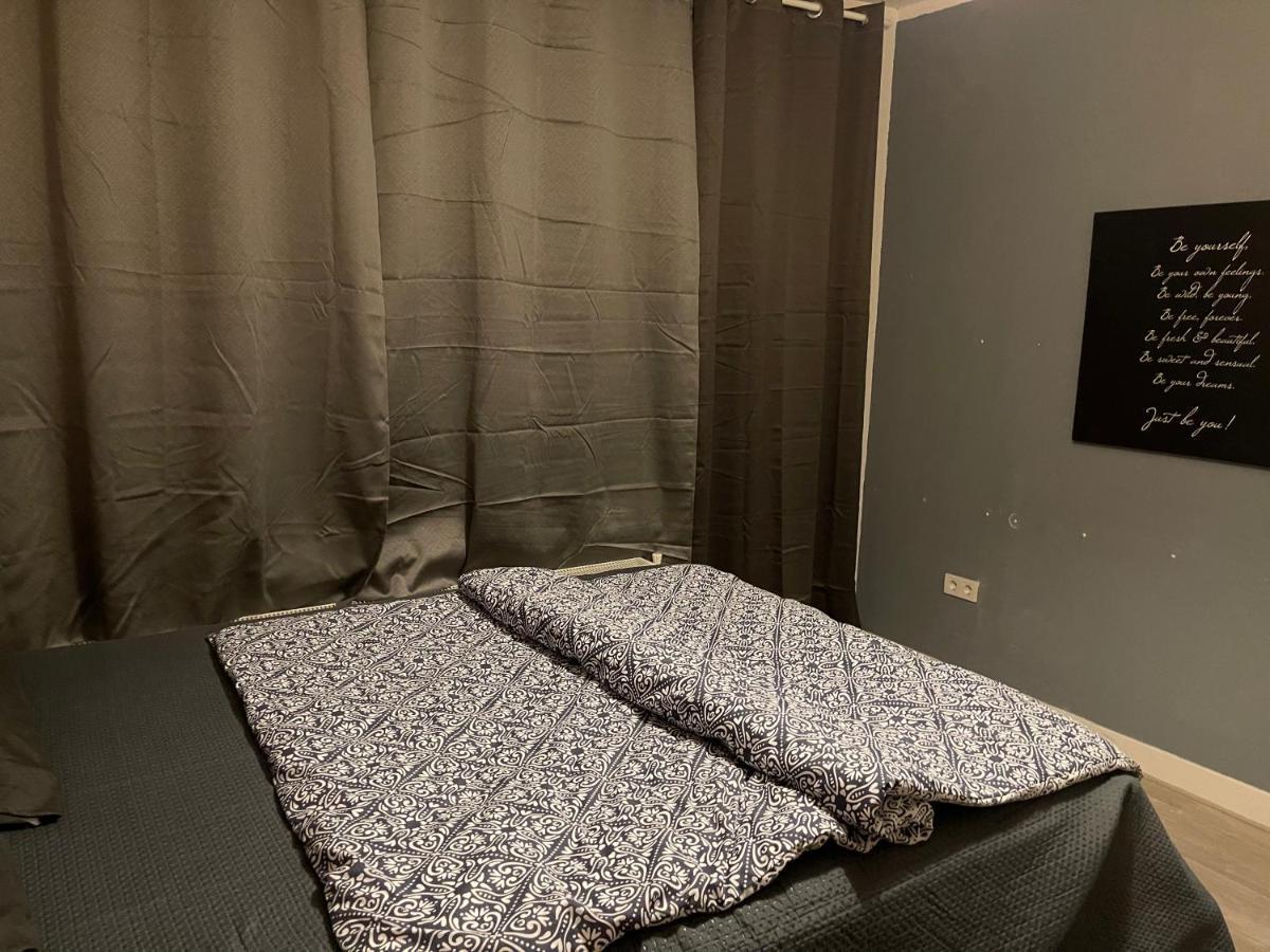 Private Double Bed Room Only With Balcony In Apartment Rotterdam Buitenkant foto